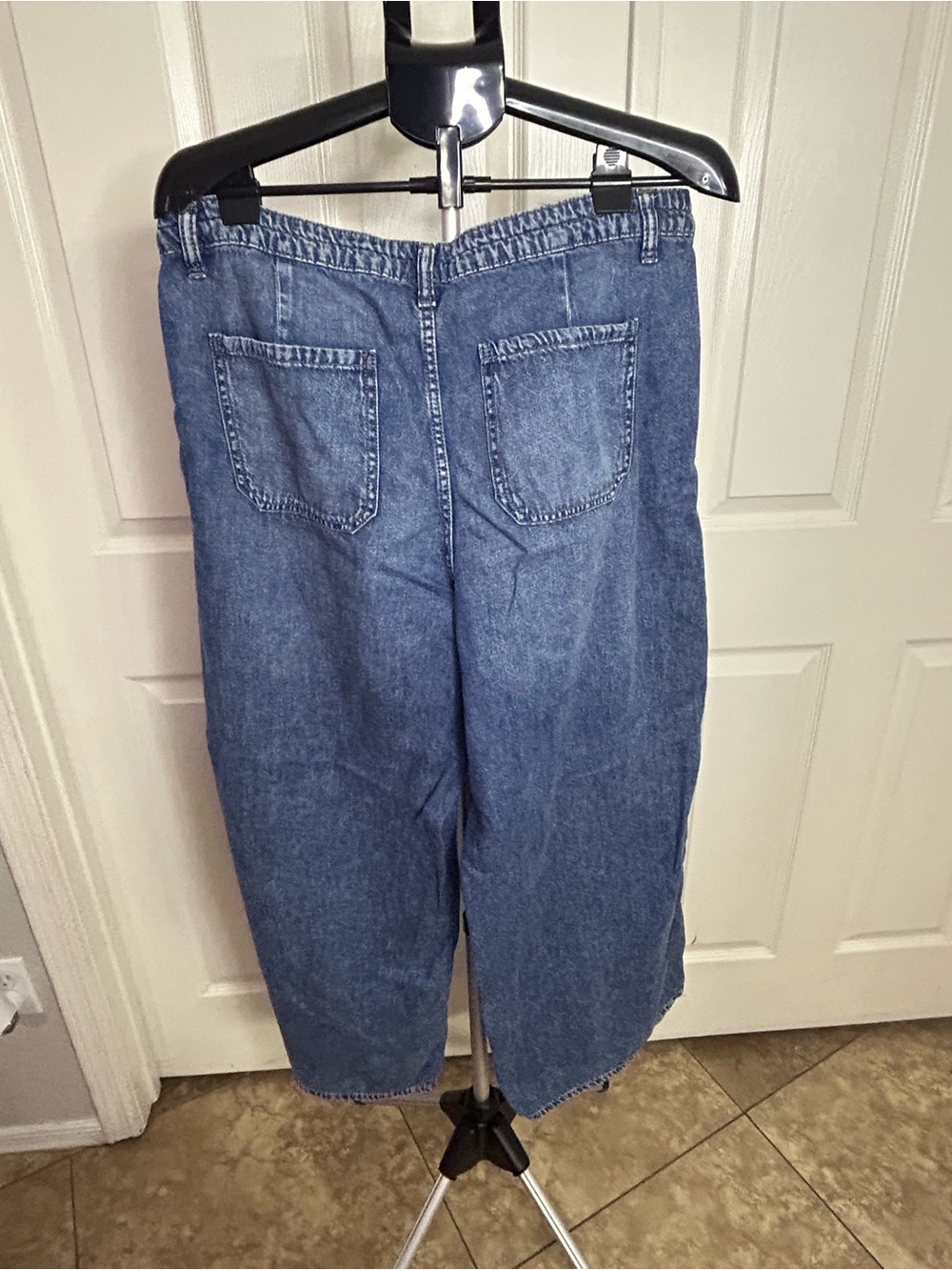 Time and Tru Relaxed Blue Denim Drawstring Jeans - Picture 2 of 8